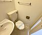 トイレ：ユニットバスのトイレです。