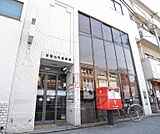 出町郵便局まで30m 交差点に近く、利用しやすいです