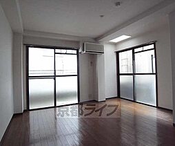 ファースト岩倉 102