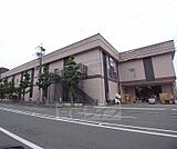 ケーヨーデイツー 嵯峨店まで1200m 丸太町通り沿いにあり、ガレージが広く利用しやすいです。