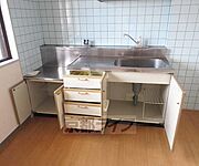 足元収納豊富です。