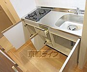 調理器具もたくさん入ります・