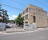 久津川小学校まで374m