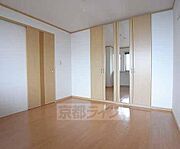 鏡付きのお部屋です。