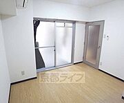 ダイニングからもバルコニーに出られます。