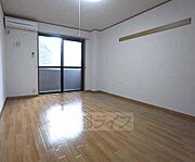 広々とした部屋です。