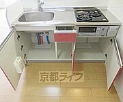 足元にも収納が