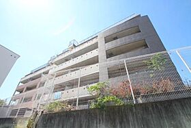 グリーンハイム上山手2  ｜ 大阪府吹田市上山手町5番5号（賃貸マンション1LDK・1階・76.40㎡） その1