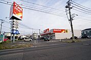 ツルハドラッグ郡山久保田店 徒歩9分。 720m