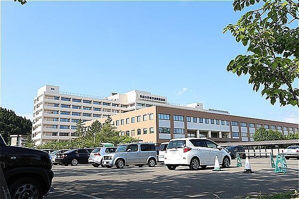 画像21:秋田大学医学部付属病院(1、700m)