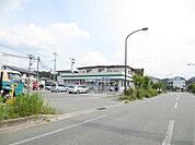 ファミリーマート秋田高校前店(600m)