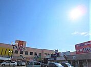 秋田まるごと市場(1、000m)