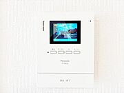 TVモニター付きインターホンは来客時に相手の顔を見ながら対応できるので安心ですね！