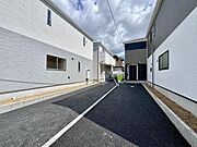 〈2号棟〉プライバシー対策にも嬉しい道路からの視線を集めない玄関+*