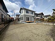 休日はお庭でプール遊びや家庭菜園も楽しめます。