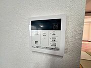 【オートバス】湯量や温度を設定しておけばあとはボタンひとつでお湯はり、追い焚き、温度調整まで。