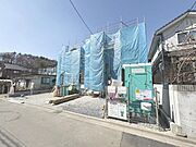 （現地写真）光熱費の節約などのメリット複数〇！太陽光発電設備付きです+*北仙台駅・仙台駅行きバス停まで徒歩8分！ウジエ＆ヨークまで徒歩10分！！便利な生活環境にお家が完成致します〇。