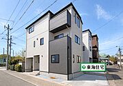 薬師堂駅から徒歩2分。地下鉄沿線に佇む、車庫付き3階建の住まい*・