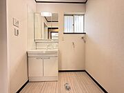 【洗面化粧台新品】朝の身支度も快適な洗面スペース。