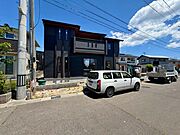 前面道路は5.9mと広く運転もスムーズ