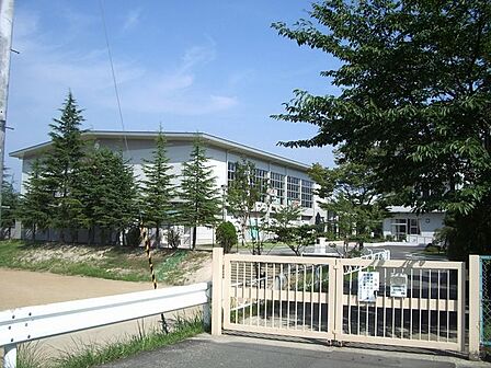 台原中学校まで徒歩17分 1360m