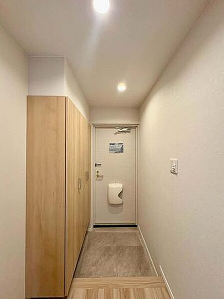 お出かけ前後に快適に使えるすっきりした玄関