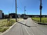 外観：前面6m道路で車の出し入れがスムーズ