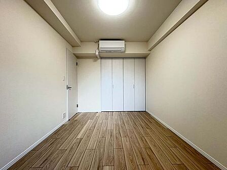 明るく落ち着いた雰囲気の綺麗な洋室です
