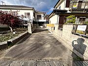（前面道路含む現地写真）カースペース2台分あり