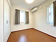 《2階洋室》収納付き＆シンプルな洋室は子供部屋にも〇