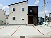 【駐車場】前面道路幅6ｍ・角地、駐車も安心のスペースです。