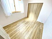 《洋室6帖》収納付のシンプルな洋室はお子さまのお部屋としても。
