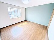 【2階洋室：約8帖】全居室6帖以上＋収納スペース付！