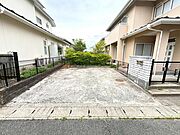 【駐車場】並列2台駐車可能。