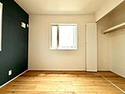《洋室5.3帖》アクセントクロス採用・全居室収納付。