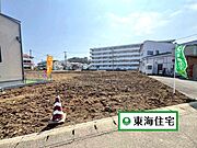 《現地》全9棟の大規模分譲地。公園・保育園が徒歩2分にあり子育て世帯も安心です。（2026年4月撮影）