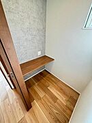 サービスルームにはカウンター付き。趣味部屋・ワークルーム等多目的に使えます。