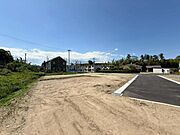 《現地写真》前面道路は約5.15ｍあるので車の出し入れも安心です。
