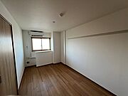 6.4帖のLDK横洋室
