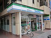 コンビニ「ファミリーマートまで240m」