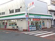 コンビニ「ファミリーマートまで320m」