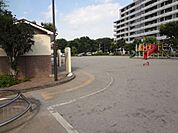 公園「中清戸けやき公園まで930m」
