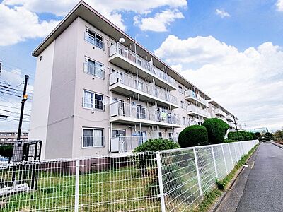 外観：辻堂海岸団地は人気の「辻堂駅」から徒歩圏内に位置する好立地です！