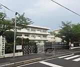 中央小学校まで140m