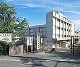 坂本小学校まで502m