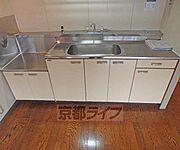 サイドで作業スぺースが広いです。