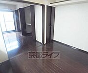 フローリングでとてもキレイです。