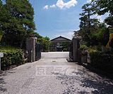 嵯峨小学校まで822m 大覚寺も近い小学校です、風情があります。