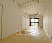 別方向から見た居室です。