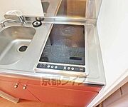お手入れ簡単なＩＨキッチンです
